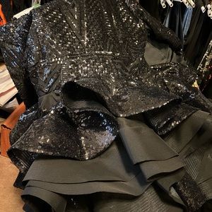 SEQUINED AND TULLE SHORT BLACK PROM DRESS.  WORN ONCE.  SIZE 18